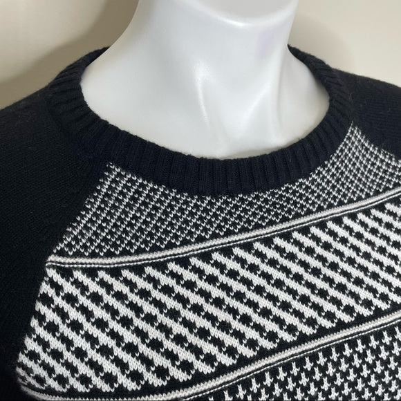 Talbots black and white geometric sweater, large - Picture 4 of 7